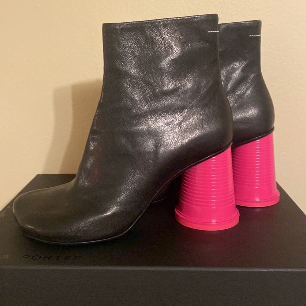 MM6 by Maison Margiela black/pink cup booties.      Size 38.